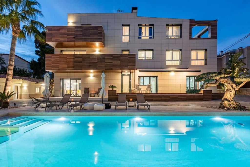 Apartmán 5 Stelle Piscina, Jacuzzi, Wifi - 2 Min Dal Mare Miami Playa Exteriér fotografie